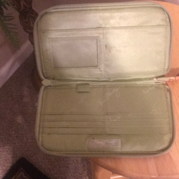 Vera Bradley Shoulder Bag & 1 Beautiful Wallets - Picture 5 of 6